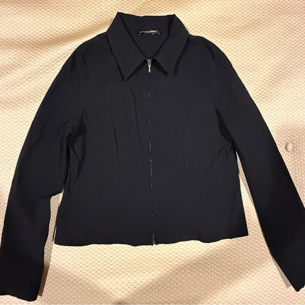Black light weight collared zipper jacket with option to roll sleeve